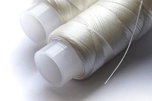Какой же должна быть нитка для вышивания бисером?