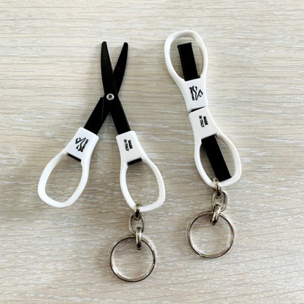 Складные ножницы с держателем для ключей Premax 85568 - Вышивка крестиком и бисером - Овца Рукодельница