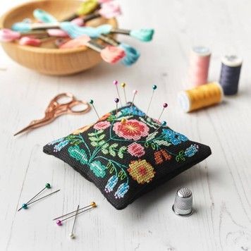 Набір для вишивання хрестиком Подушка для голок (Folk Pin Cushion) ANCHOR DCX007 - Вишивка хрестиком і бісером - Овечка Рукодільниця