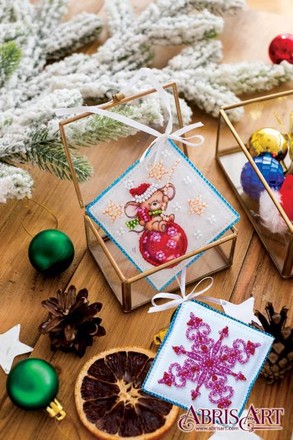 Мишка-шалунишка. Набір для вишивання бісером новорічної іграшки на натуральному художньому полотні. Абріс Арт (ABT-007) - Вишивка хрестиком і бісером - Овечка Рукодільниця