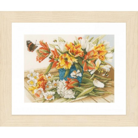 Набор для вышивания Lanarte Daffodils and Tulips Нарциссы и тюльпаны PN-0154325 - Вышивка крестиком и бисером - Овца Рукодельница